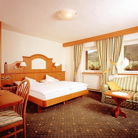 Hotel Scoiattolo Selva di Val Gardena Pokoj fotografie