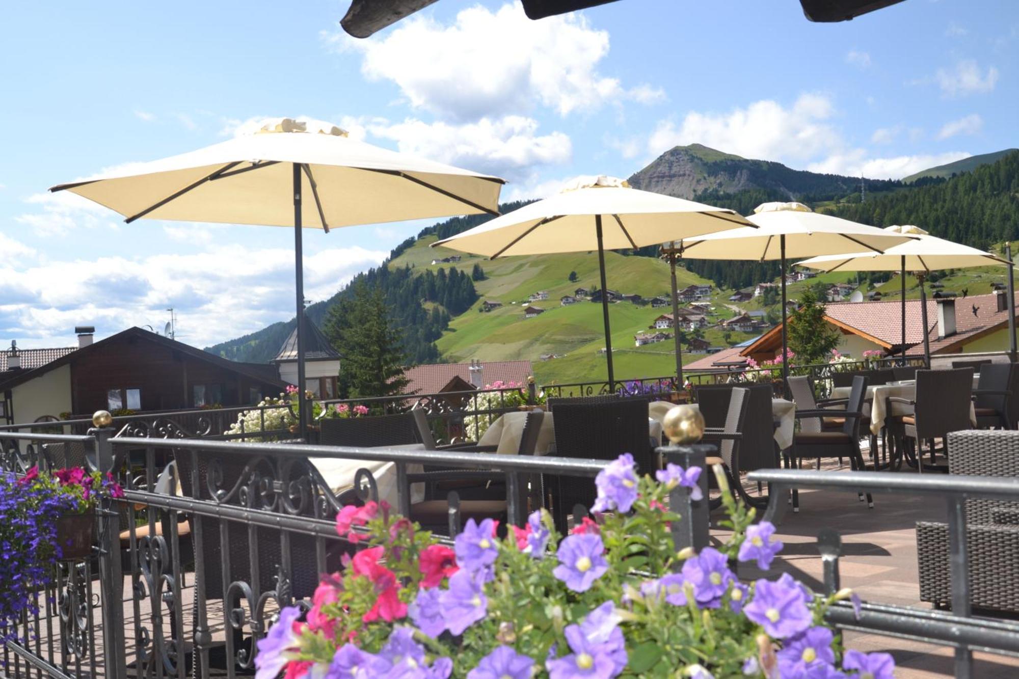 Hotel Scoiattolo Selva di Val Gardena Exteriér fotografie