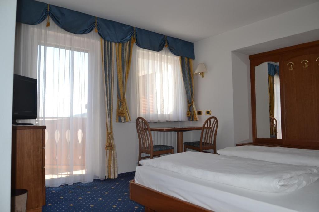 Hotel Scoiattolo Selva di Val Gardena Pokoj fotografie